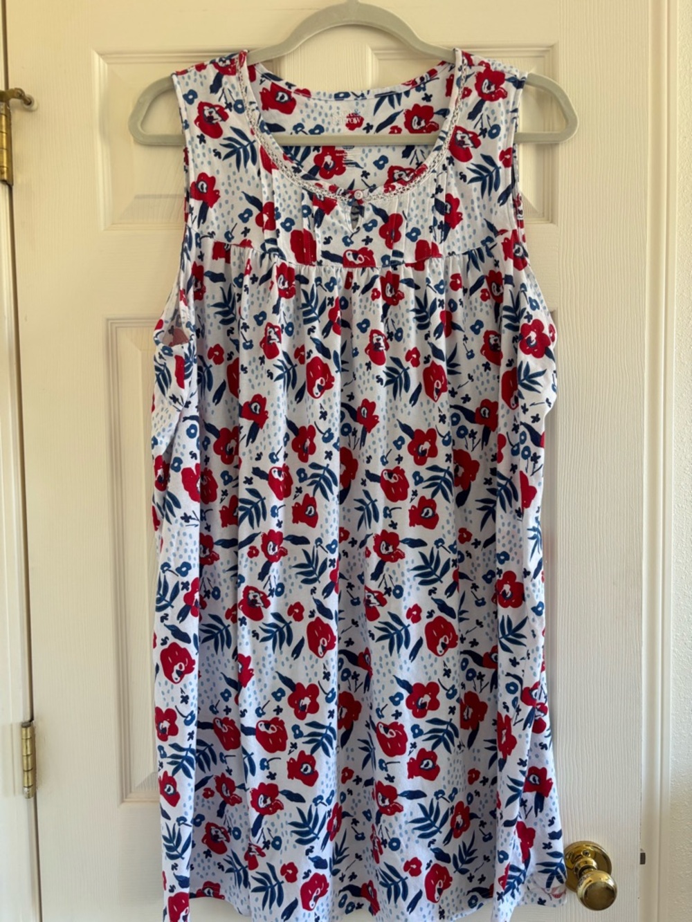 croft & barrow White Sleep Top with Red and Navy Floral Pattern